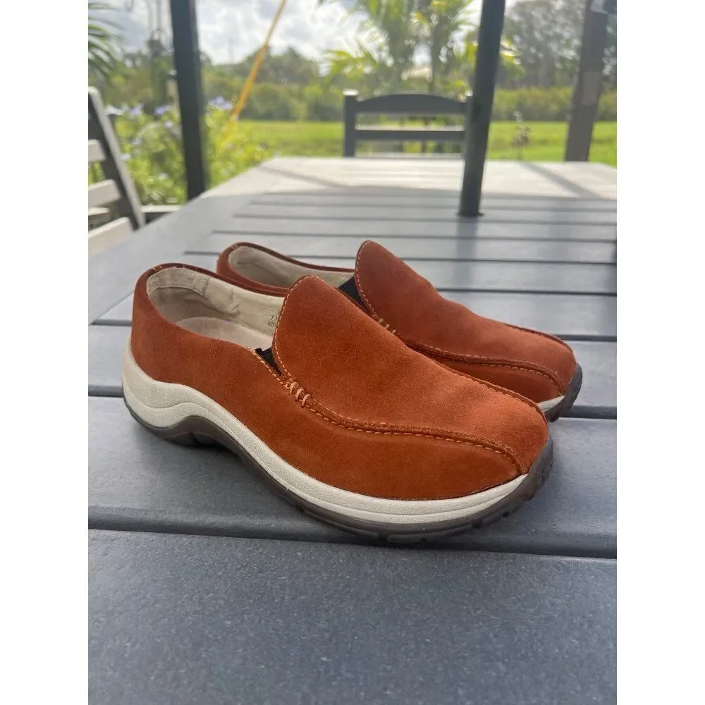 L.L Bean Women Slip-On Suede Walking Shoes Size 7.5M